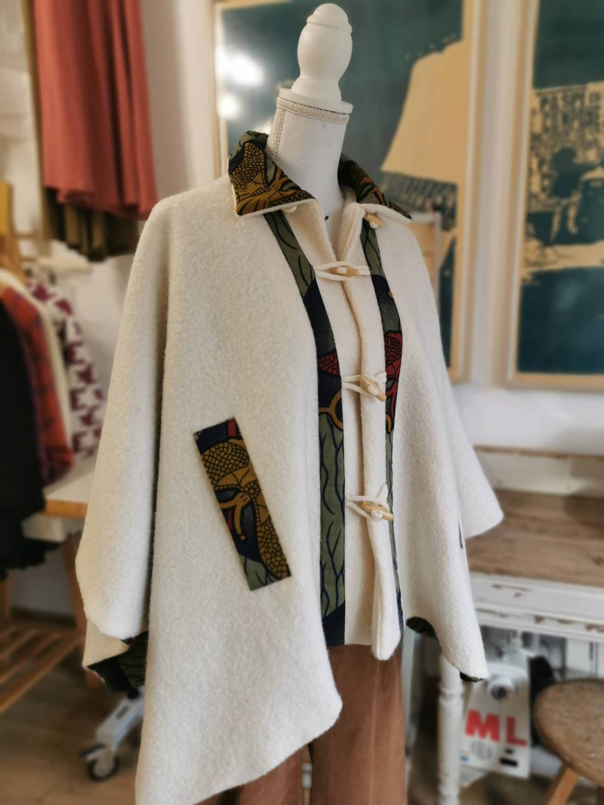 Cape Françoise laine beige et wax